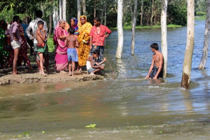 ৮০ পয়েন্টে বন্যার পানি কমেছে