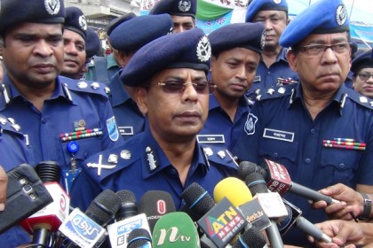 মহাসড়ক অমসৃণ থাকায় যানবাহনের ধীরগতি রয়েছে