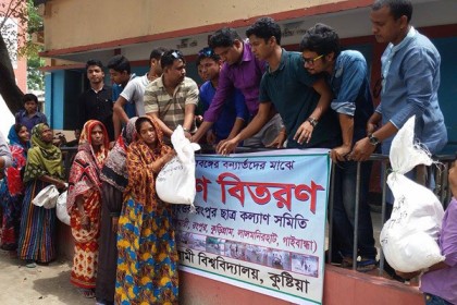 রংপুর ছাত্র কল্যাণ সমিতির উদ্যোগে ত্রাণ বিতরণ 