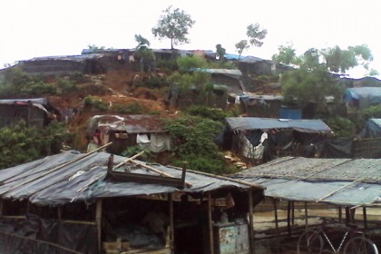 পাহাড়ে ৬ হাজার রোহিঙ্গার ঝুঁকিপূর্ণ বসবাস