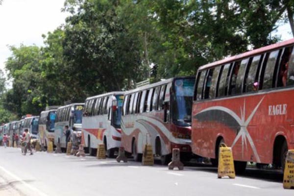 পাটুরিয়ায় পারাপারের অপেক্ষায় তিন শতাধিক যানবাহন