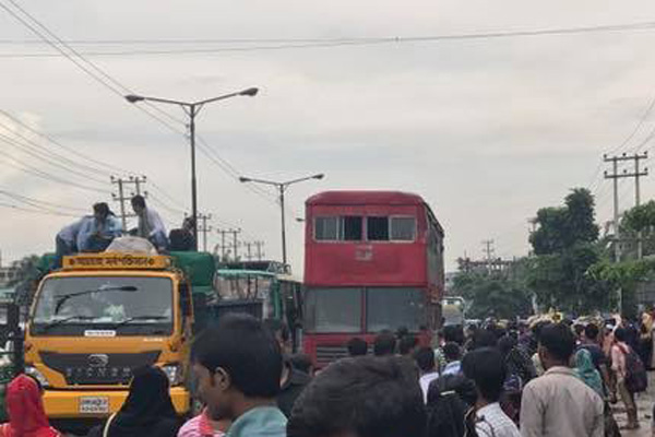 সাভারে মহাসড়কে তীব্র যানজট
