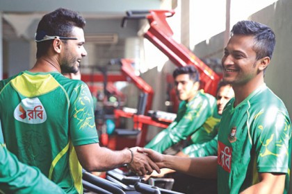 সাকিব একজন জীবন্ত কিংবদন্তি: মাশরাফি