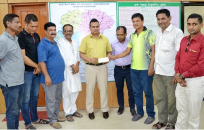 ঠাকুরগাঁওয়ে বন্যার্তদের পুনর্বাসনে ডিএসএ’র অনুদান