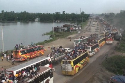 ঢাকা-টাঙ্গাইল-ময়মনসিংহ মহাসড়কে যানবাহন চলছে ধীরগতিতে 