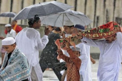 ঈদের সকালে রাজধানীর বিভিন্ন এলাকায় গুঁড়ি গুঁড়ি বৃষ্টি
