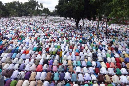 কিশোরগঞ্জের ঐতিহাসিক শোলাকিয়ায় ঈদ জামাত অনুষ্ঠিত
