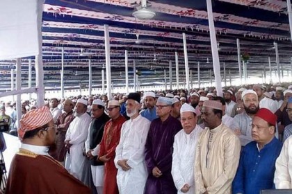 চট্টগ্রামে জমিয়তুল ফালাহ জাতীয় মসজিদে ঈদের জামাত অনুষ্ঠিত