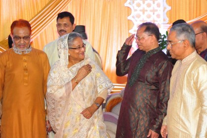 প্রধানমন্ত্রীর সঙ্গে প্রধান বিচারপতির ঈদ শুভেচ্ছা বিনিময় 