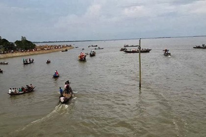 নৌভ্রমণে গিয়ে একই পরিবারের তিনজনের মৃত্যু