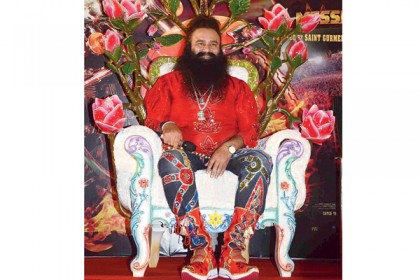 'স্বঘোষিত ঈশ্বর' রাম রহিমের ডেরা ছাড়ছেন শিষ্যরা