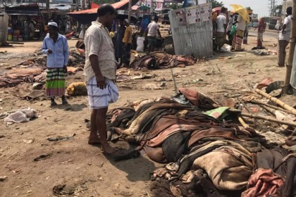 সাভারের রাস্তায়-রাস্তায় চামড়ার স্তূপ, মিলছে না ন্যায্যমূল্য