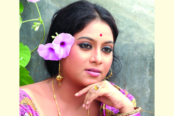 ছবির টাইটেল গানে কণ্ঠ দিলেন শাবনূর