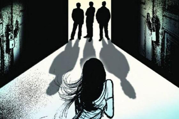 মাথায় অস্ত্র ঠেকিয়ে ১১ বছরের নাবালিকাকে গণধর্ষণ