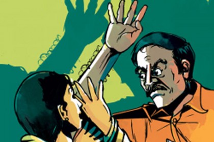 ধুনটে নারী বিউটিশিয়ানকে জনসম্মুখে পেটালেন মেয়র