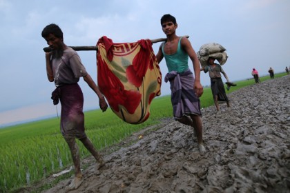 রোহিঙ্গাদের ভোটার হতে সহায়তা করলে মামলা