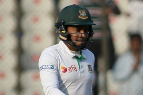 দিনের শুরুতে মুশফিকের বিদায়