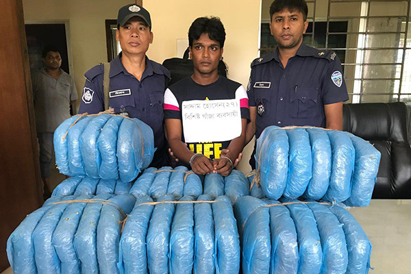 চৌদ্দগ্রামে বিপুল পরিমাণ মাদকসহ আটক ২