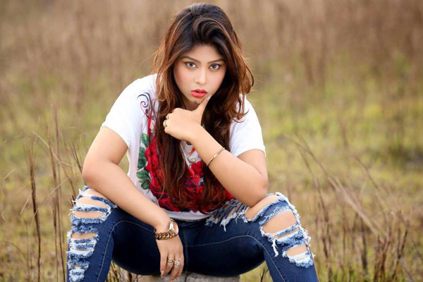 ছবি হিট করতে আত্মহত্যার হুমকি!