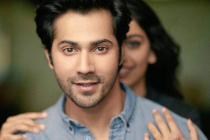 কেন এই তরুণীকে আড়াল করছেন বরুণ ধাওয়ান?