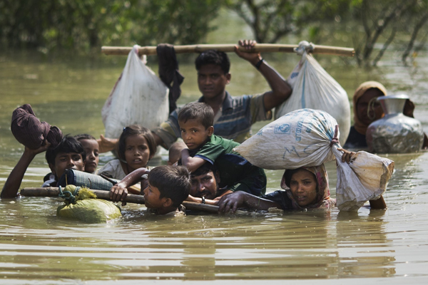১০ দিনে এক লাখ ২৫ হাজার রোহিঙ্গা বাংলাদেশে!