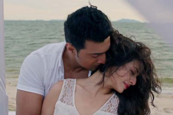 চুটিয়ে প্রেম করলেন দেব-কোয়েল (ভিডিও)