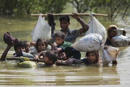 ১০ দিনে এক লাখ ২৫ হাজার রোহিঙ্গা বাংলাদেশে!