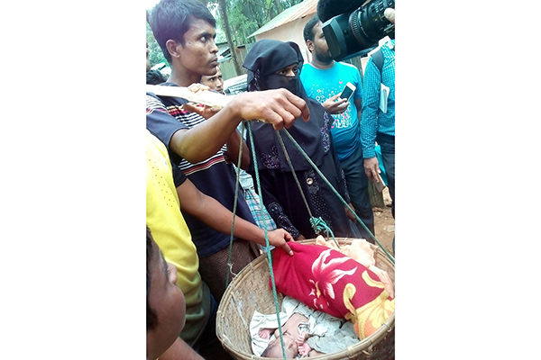 নাফ নদীতে জন্ম নেওয়া সেই শিশুর আশ্রয় কুতুপালংয়ে