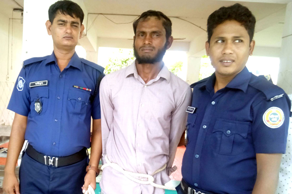 চোরের হাত থেকে রক্ষা পেল পর্যটকের মালামাল 