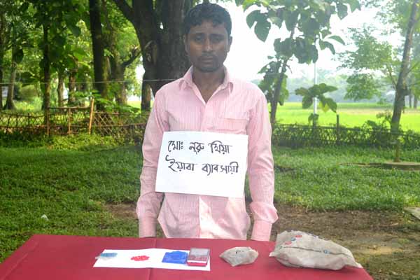 লামায় ইয়াবাসহ আটক ১