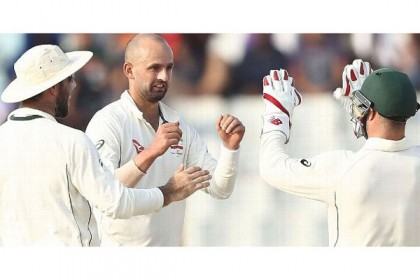 ব্যাটিং বিপর্যয়ে বাংলাদেশ