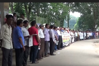 টাঙ্গাইলে রূপা হত্যাকারীদের ফাঁসির দাবিতে মানববন্ধন
