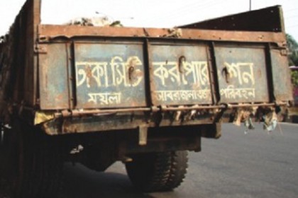 রাজধানীতে ময়লার গাড়িচাপায় ভাইবোন নিহত