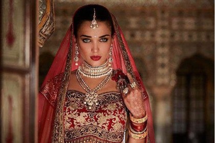 নেট দুনিয়ায় উত্তাপ ছড়াচ্ছেন যে নায়িকা 