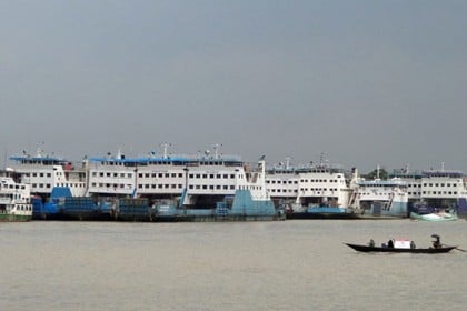 শিমুলিয়া-কাঁঠালবাড়ি রুটে ফেরি চলাচলে অচলাবস্থা