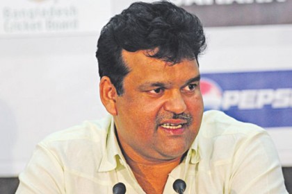 দলে মুশফিকের ভূমিকা নির্ধারণ করা হবে: আকরাম খান