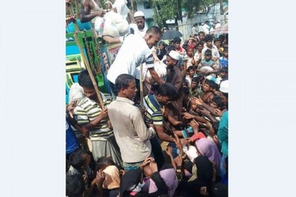খাবারের জন্য ক্ষুধার্ত রোহিঙ্গাদের হাহাকার