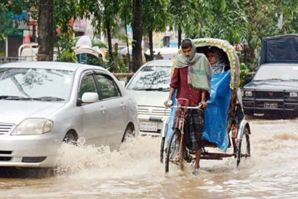 স্বস্তির বৃষ্টিতে নগরবাসীর ভোগান্তি