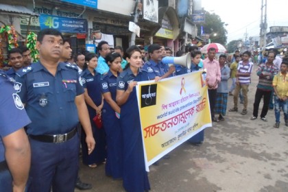 আত্মহত্যা প্রতিরোধে কুলাউড়ায় পথসভা এবং র‌্যালী
