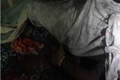 মায়ের মৃতদেহের সঙ্গে তিন দিন