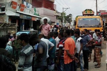 
কলারোয়ায় শ্রমিক নেতার ওপর হামলার প্রতিবাদে বিক্ষোভ
