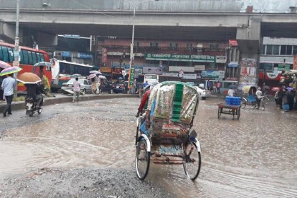 বৃষ্টিতে গণপরিবহন সংকট, বিপাকে রাজধানীবাসী