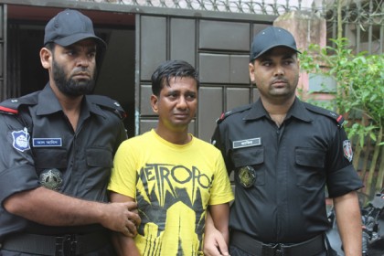 টাঙ্গাইলে জঙ্গি সদস্যদের অস্ত্র সরবরাহকারী বিদেশি পিস্তলসহ আটক