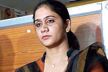 প্রকাশ্যে বিচ্ছেদের ঘোষণা দিলেন সেই নারী