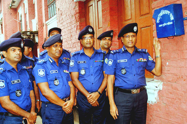 পুলিশকে তথ্য জানাতে বরিশালে ২০টি অভিযোগ বাক্স স্থাপন
