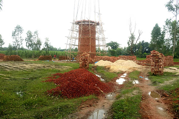 ঠাকুরগাঁওয়ে কৃষি জমিতে নতুন নতুন ইটভাটা, প্রশাসন নিরব