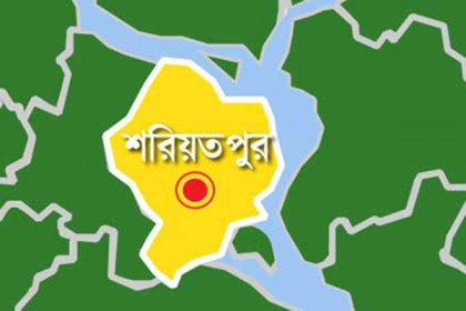 পদ্মার ভাঙনে ৩ লঞ্চডুবি;  একজনের লাশ উদ্ধার
