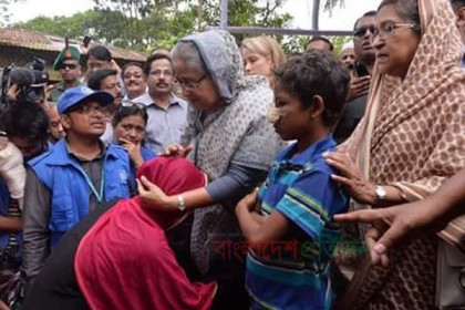 রোহিঙ্গাদের লোমহর্ষক বর্ণনা শুনে কাঁদলেন প্রধানমন্ত্রী