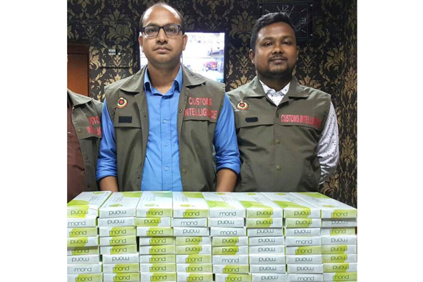 শাহজালালে বিদেশি সিগারেট জব্দ