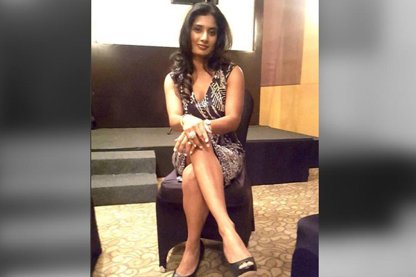 
পোশাক বিতর্কের জবাবে আরও ‘খোলামেলা’ মিতালি 